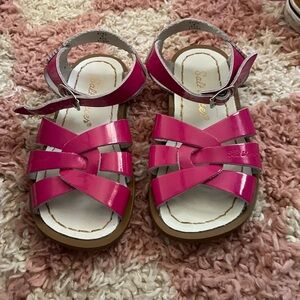 salt water shiny fuchsia sandals